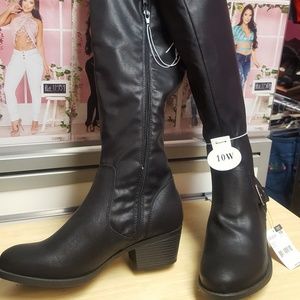 w Women Ecd Black Buckle size 10